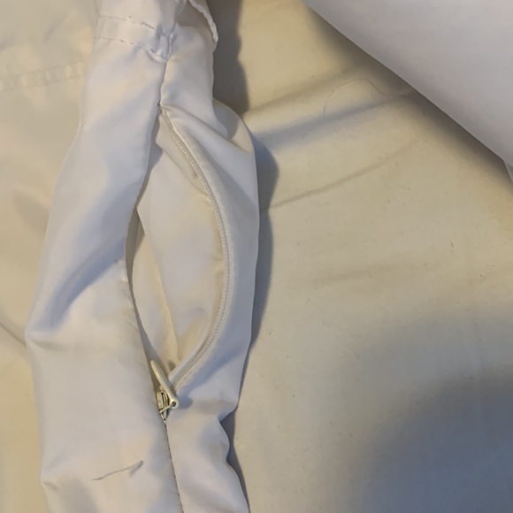 Jacket, hooded, White with mesh lining and Navy trimmed bottom and sleeves,  L. - Picture 6 of 11